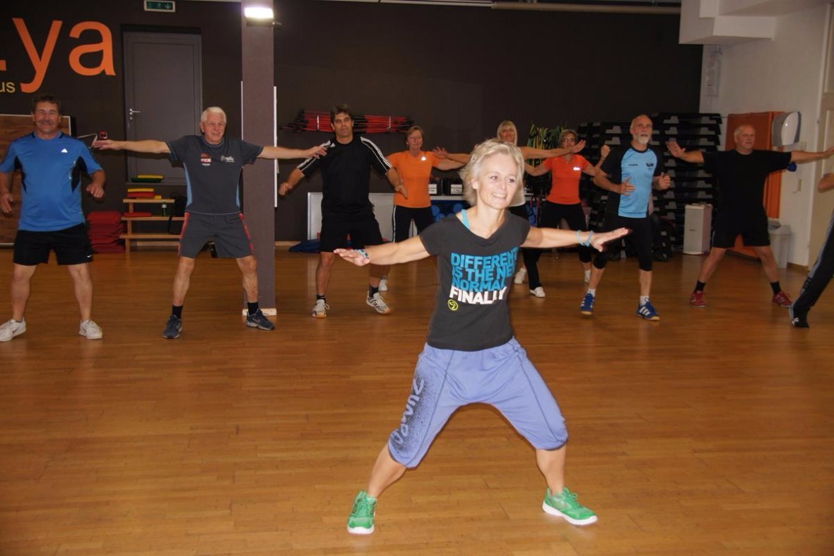 Aktivriege  Zumba im Fitnessplus  18.10.13 017